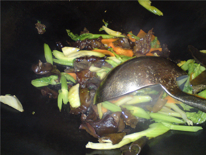 Post-Holiday Detox Vegetarian Dish - Celery Stir-Fried Black Fungus Cooking Steps