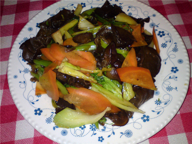 Post-Holiday Detox Vegetarian Dish - Celery Stir-Fried Black Fungus Cooking Steps