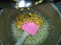 Step-by-Step Pine Nut Candy Making