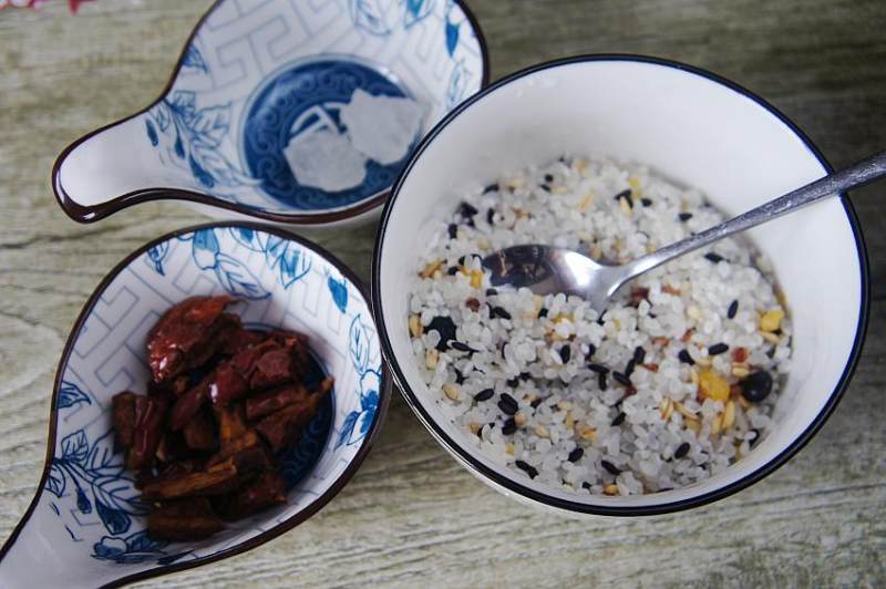 Steps for Making Red Date and Mixed Grain Nutritious Porridge