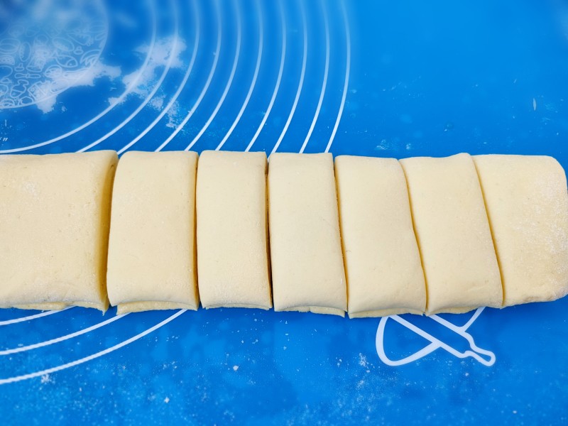 Steps for Making Corn Flour Steamed Rolls