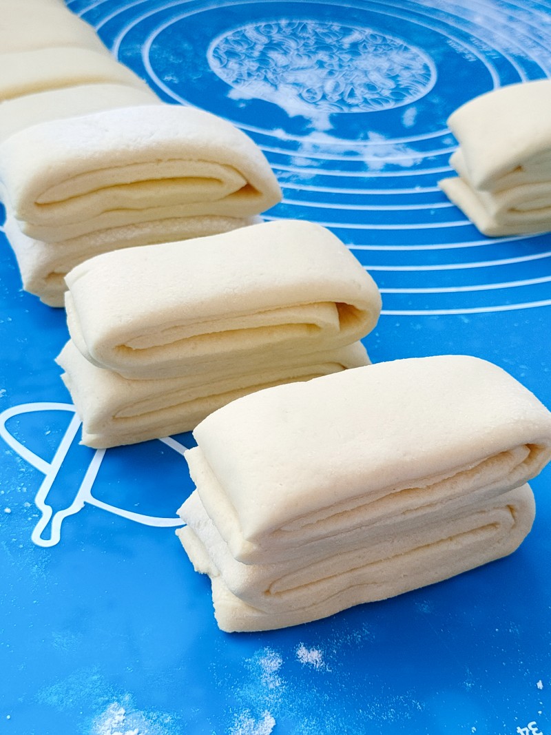 Steps for Making Corn Flour Steamed Rolls