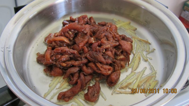 Steps for Making Ginger Shredded Pork