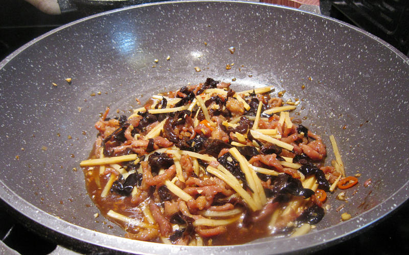 Steps for Making Fish-flavored Shredded Pork