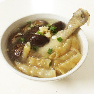 5-Minute Chicken and Mushroom Soup with Fish Maw and Scallops