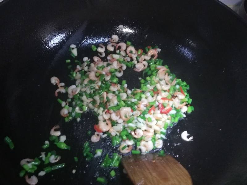 Chive Stir-Fried River Shrimp Preparation Steps