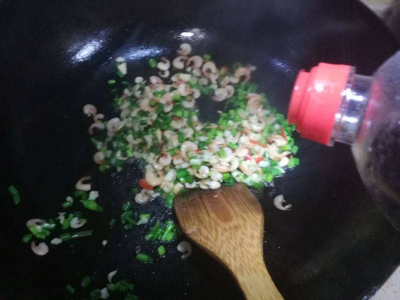 Chive Stir-Fried River Shrimp Preparation Steps