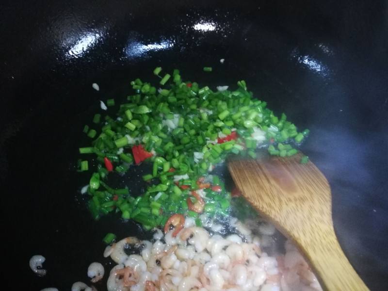 Chive Stir-Fried River Shrimp Preparation Steps