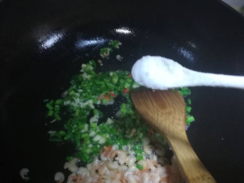 Chive Stir-Fried River Shrimp Preparation Steps