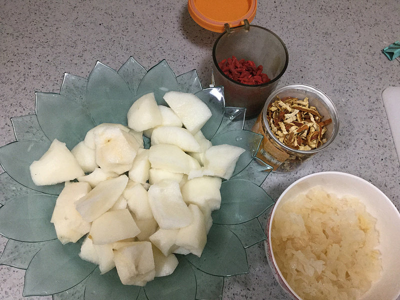 Steps to Make Sweet Pear and Tremella Soup