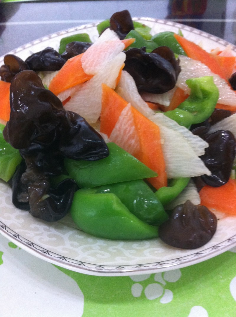 Detailed Steps for Home-style Quick Dish - Stir-fried Yam and Black Fungus