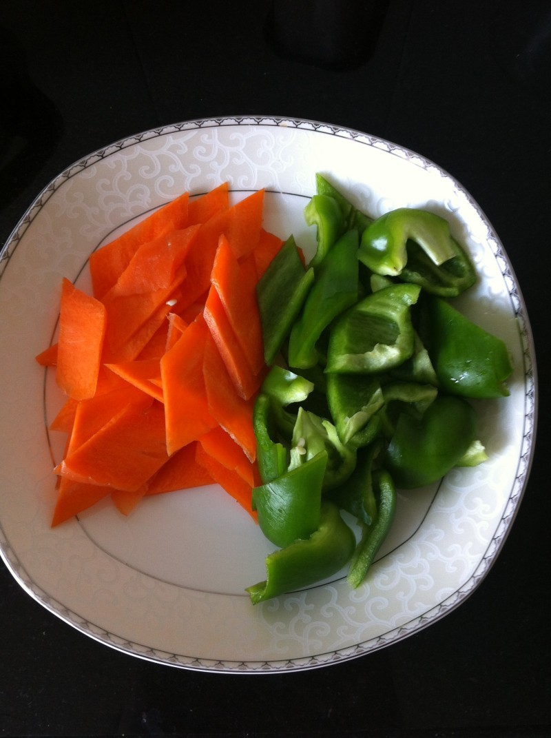 Detailed Steps for Home-style Quick Dish - Stir-fried Yam and Black Fungus