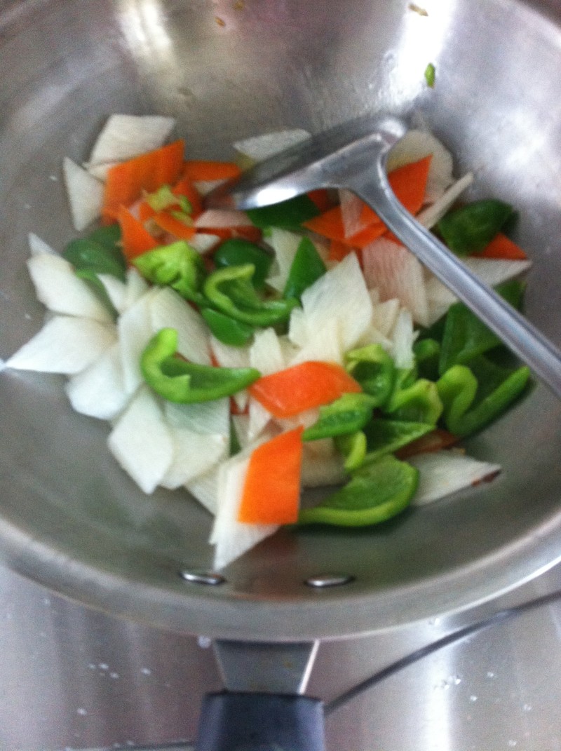 Detailed Steps for Home-style Quick Dish - Stir-fried Yam and Black Fungus