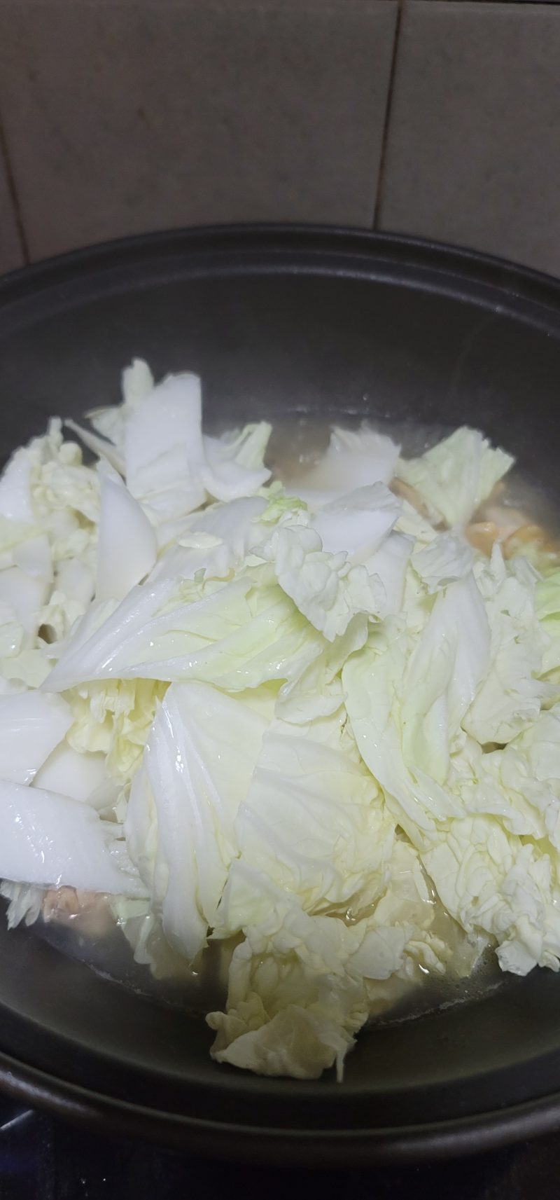 Steps for Making Salted Chicken and Chinese Cabbage Soup