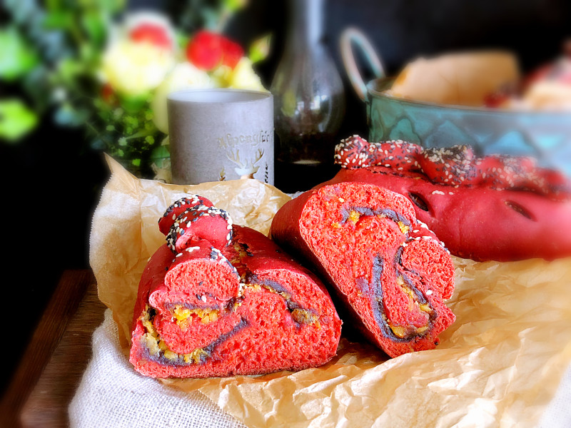 Red Bean and Pork Floss Soft European Bread with Red Wine Lees