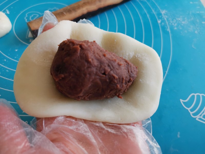 Steps for making Strawberry Daifuku