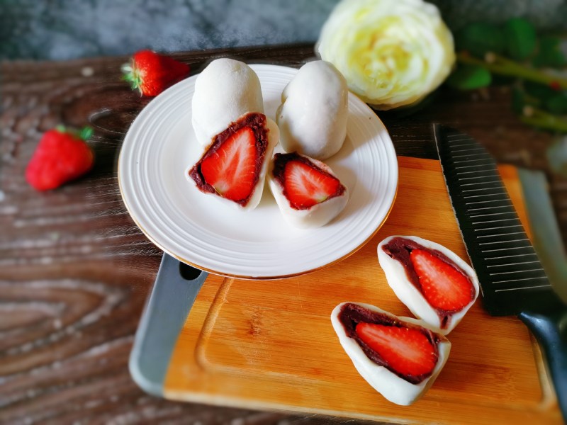 Steps for making Strawberry Daifuku