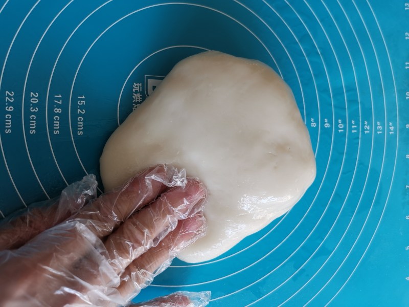 Steps for making Strawberry Daifuku