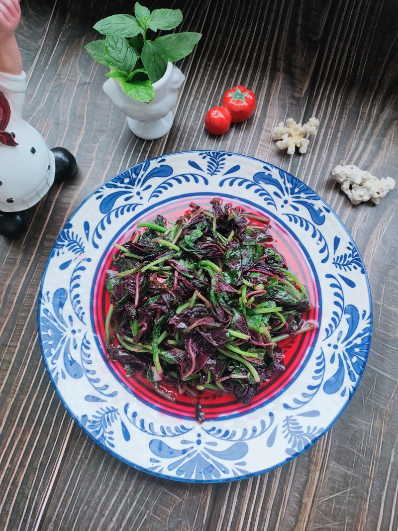 Stir-fried Red Amaranth with Garlic