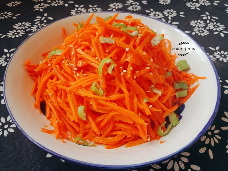 Stir-Fried Shredded Carrots