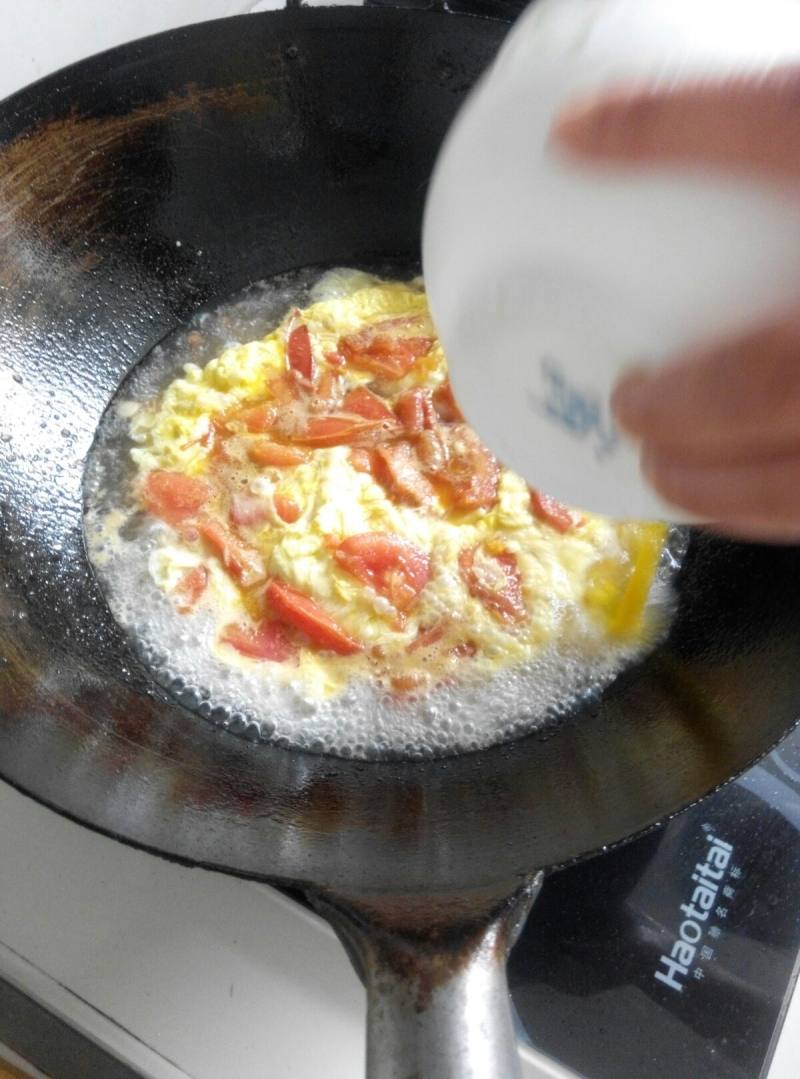 Steps for Making Tomato Egg Soup