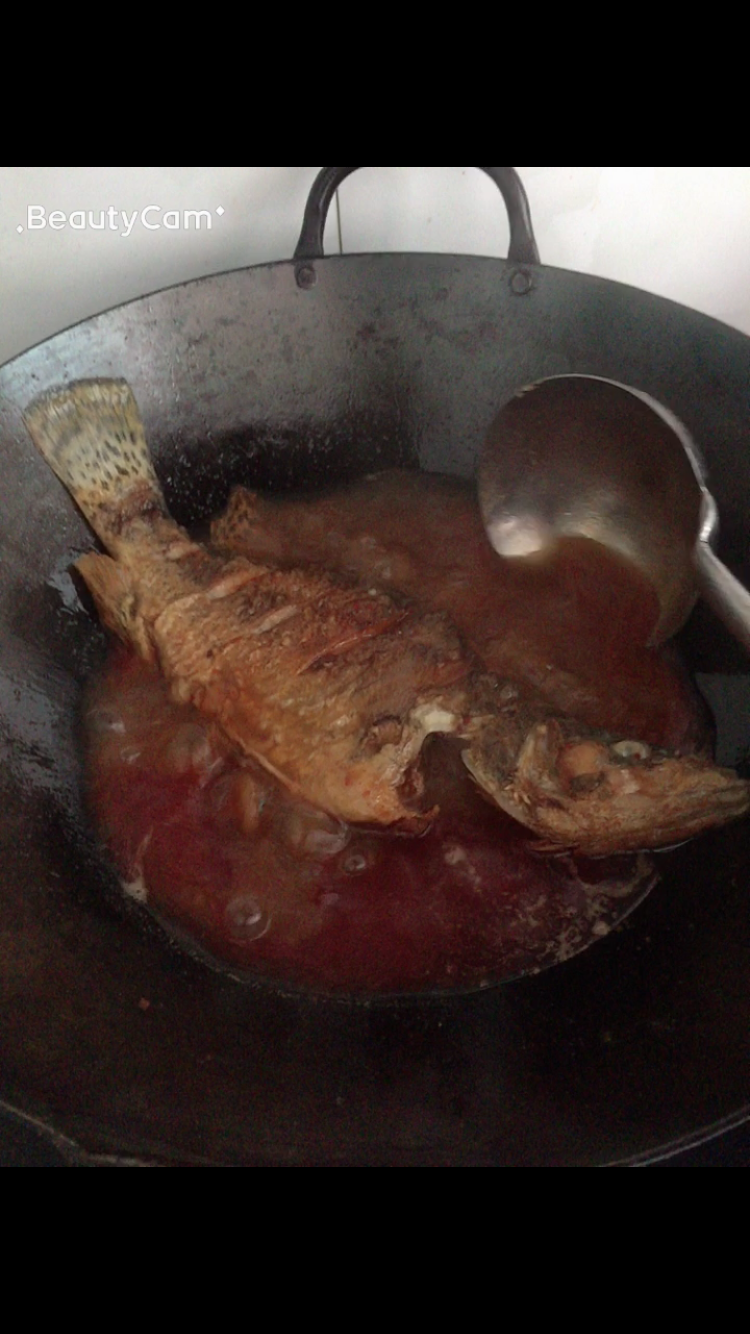 Steps for Making Red-Cooked Mandarin Fish