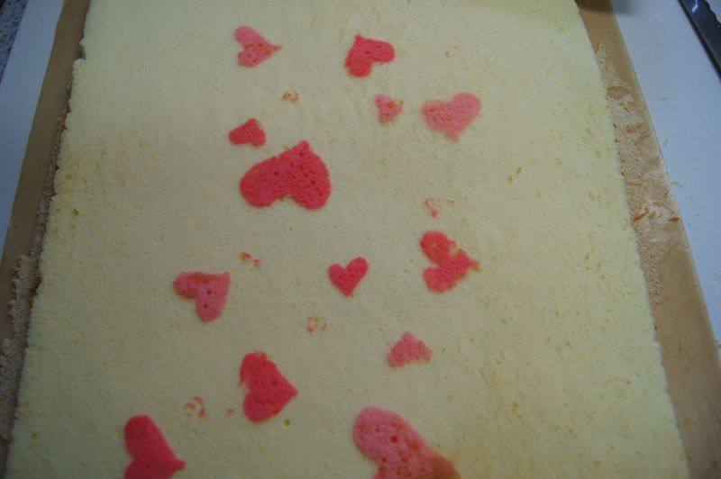 Valentine's Day Gift - Heart-shaped Cake Roll Making Steps