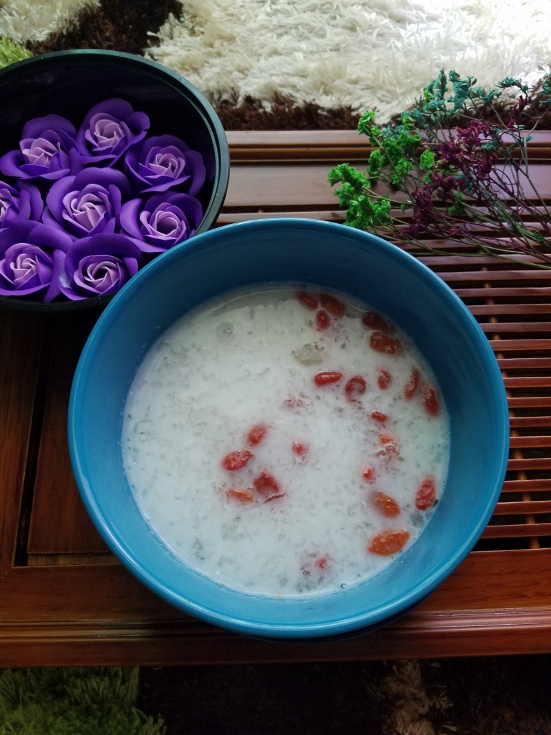 Coconut Milk Stewed Bird's Nest and Snow Lotus Seeds