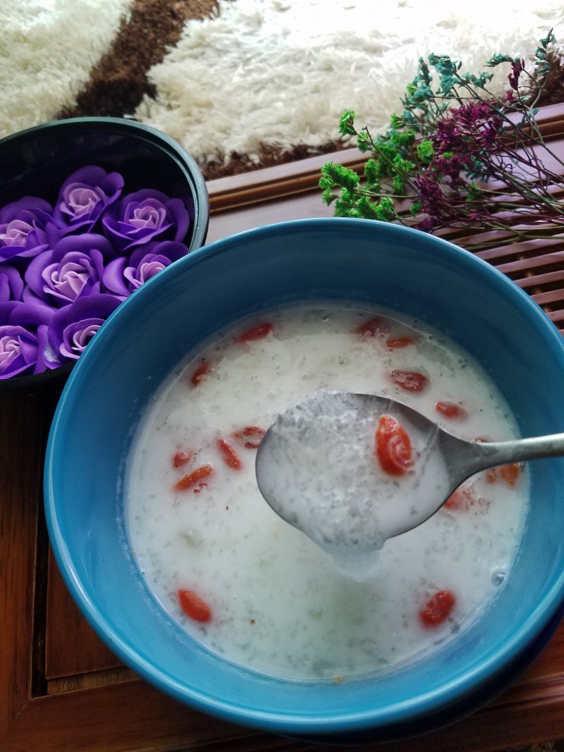 Coconut Milk Stewed Bird's Nest and Snow Lotus Seeds