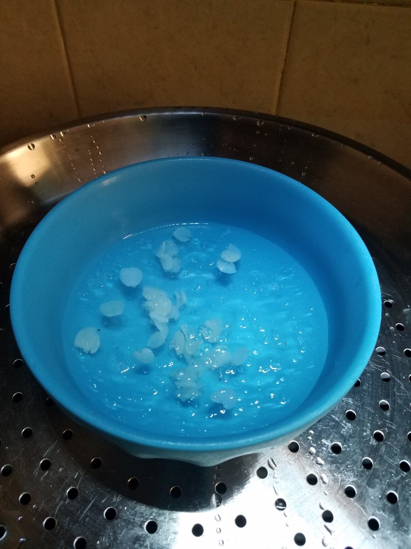 Steps for Making Coconut Milk Stewed Bird's Nest and Snow Lotus Seeds