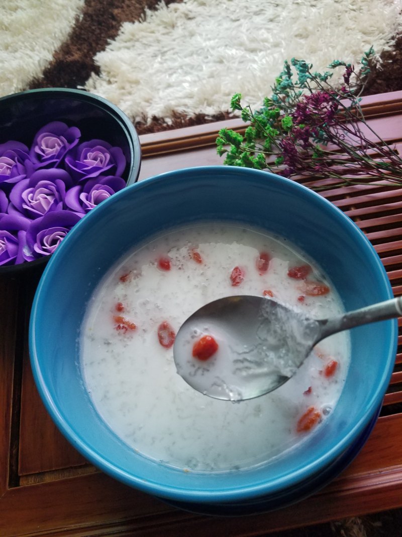 Steps for Making Coconut Milk Stewed Bird's Nest and Snow Lotus Seeds