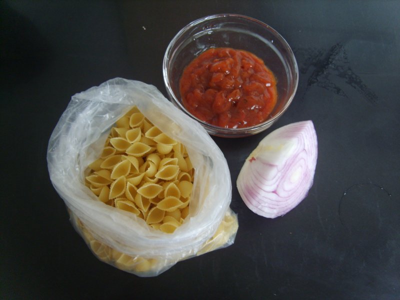 Steps for Cooking Pasta with Pizza Sauce