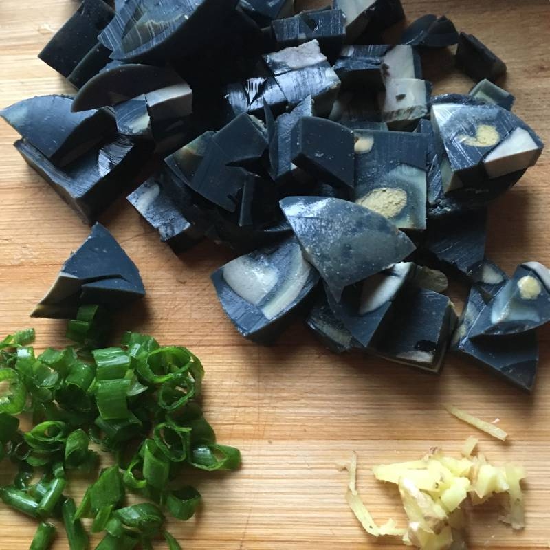 Steps for Making Century Egg and Lean Pork Congee