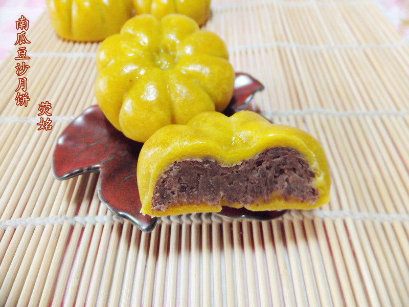 Delicious Pumpkin and Red Bean Mooncakes
