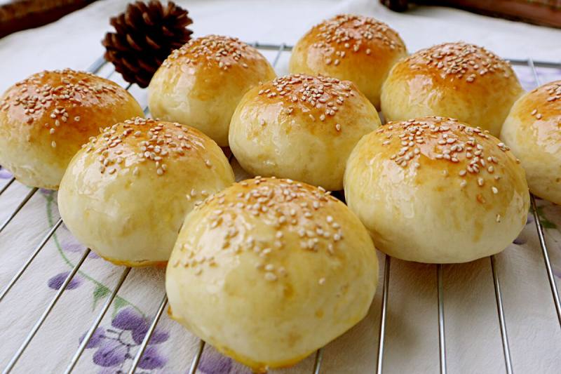 Steps for Making Honey Dinner Rolls