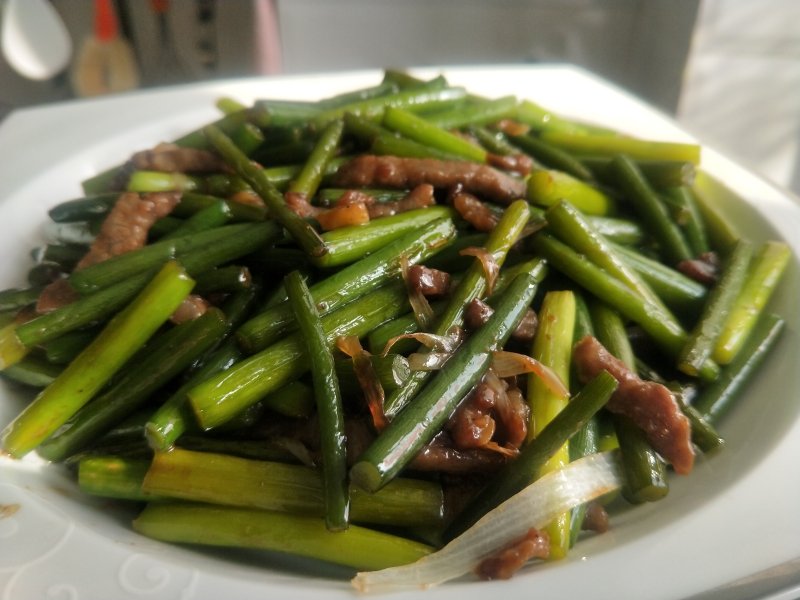 Garlic Sprout Stir-fried Pork