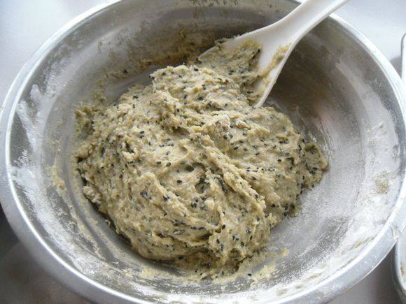 Steps for Making Matcha Sesame Cookies