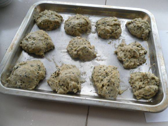 Steps for Making Matcha Sesame Cookies