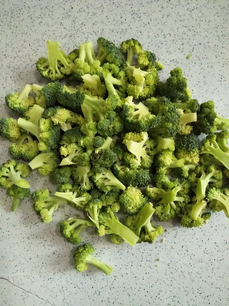 Steps for Stir-fried Broccoli with King Oyster Mushroom