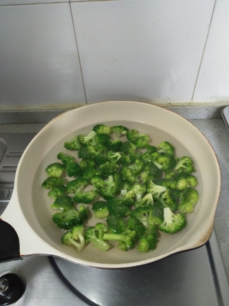 Steps for Stir-fried Broccoli with King Oyster Mushroom