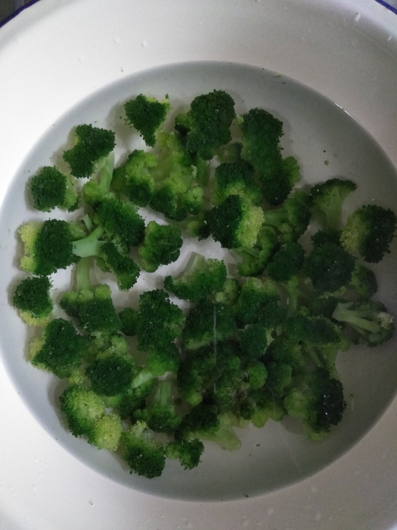 Steps for Stir-fried Broccoli with King Oyster Mushroom