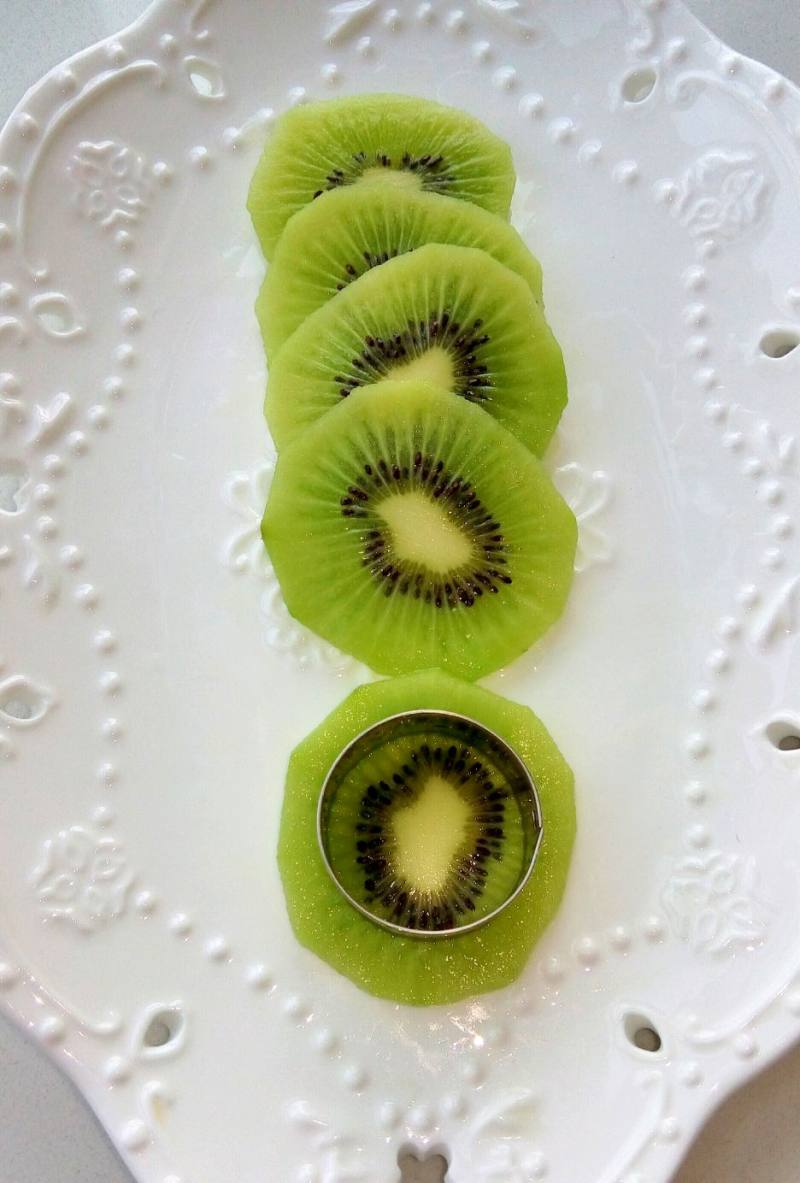 Steps to Make Kiwi Yogurt