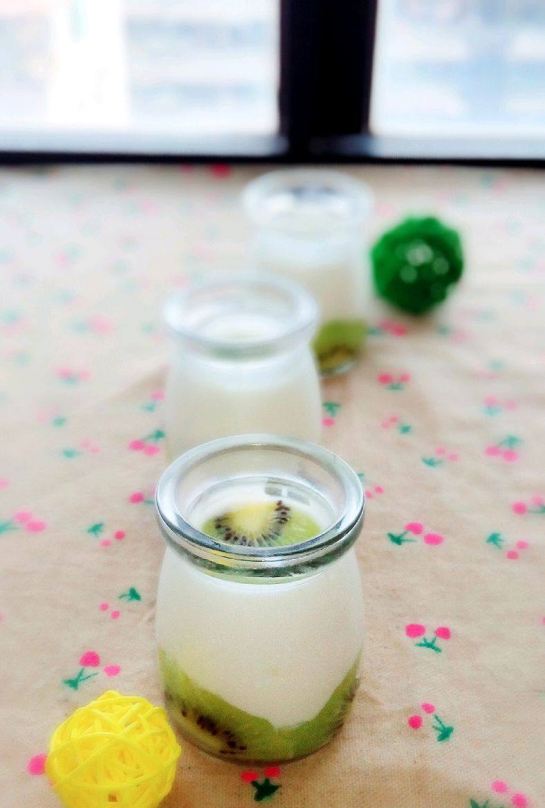 Steps to Make Kiwi Yogurt