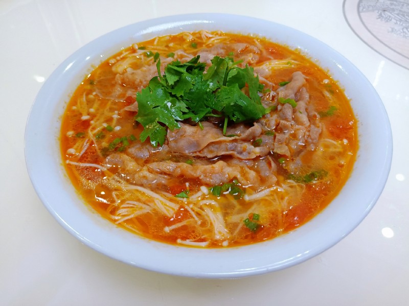 Tomato, Enoki Mushroom and Beef Soup