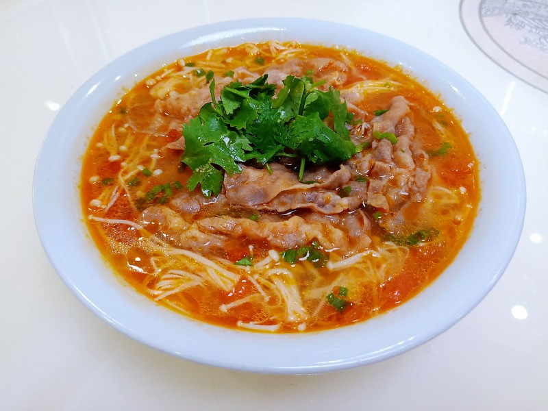 Steps for Cooking Tomato, Enoki Mushroom and Beef Soup