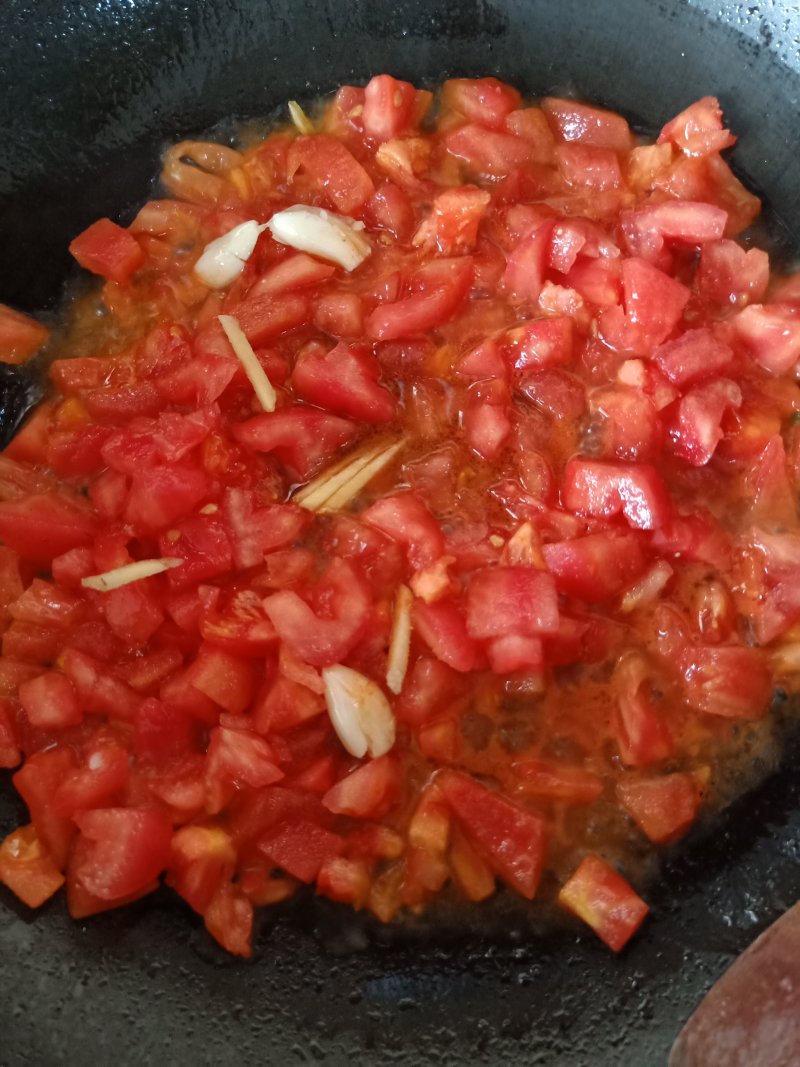 Steps for Cooking Tomato, Enoki Mushroom and Beef Soup