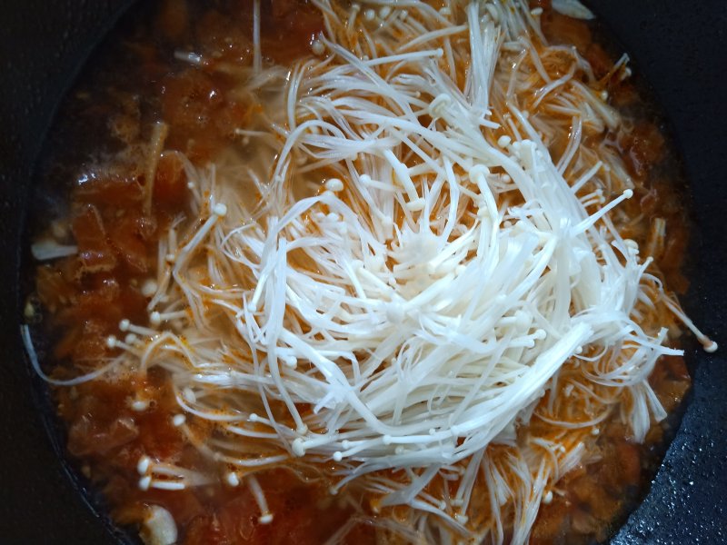 Steps for Cooking Tomato, Enoki Mushroom and Beef Soup