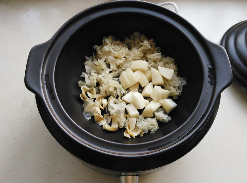 Yantai: Snow Pear, Lily, and Tremella Soup Cooking Steps