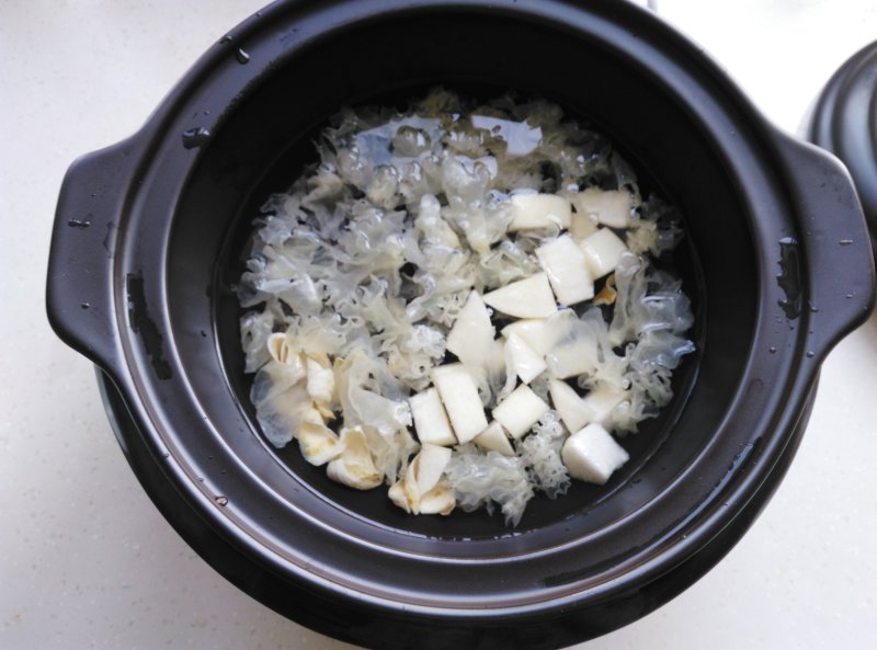 Yantai: Snow Pear, Lily, and Tremella Soup Cooking Steps