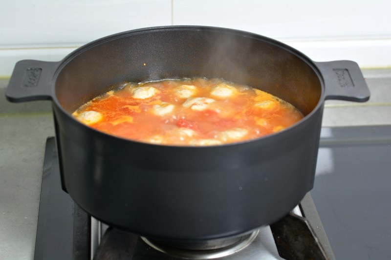 Steps for Cooking Tomato Fish Ball Soup